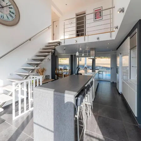 Spacious Home, בית נופש *